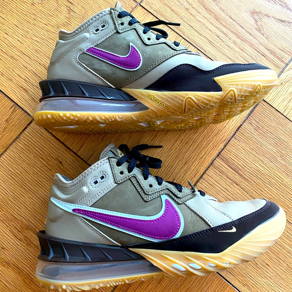 Atmos x LeBron 18 low Viotech-Size 8, USED